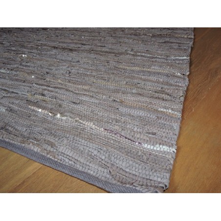 Tapis taupe et argent en cuir recyclé - Madame Framboise Tapis taupe et argent en cuir recyclé - Madame Framboise