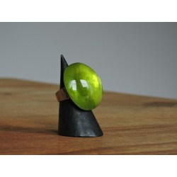Fashion shell and green resin ring - Madame Framboise