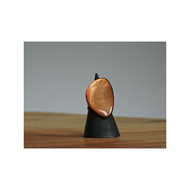 Elongated shell and orange resin ring - Madame Framboise