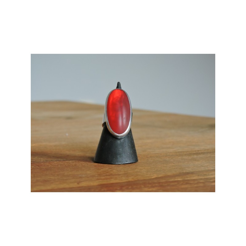 Oval shell and red resin ring - Madame Framboise
