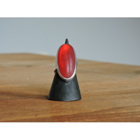 Oval shell and red resin ring - Madame Framboise