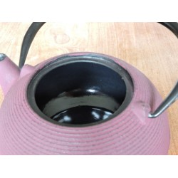 Plum cast iron teapot - enamelled interior - Madame Framboise