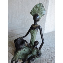Statue africaine "La porteuse d'eau et son enfant" | Madame Framboise
