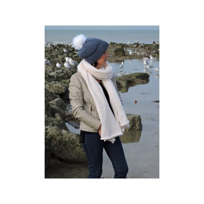 Large white woollen scarf