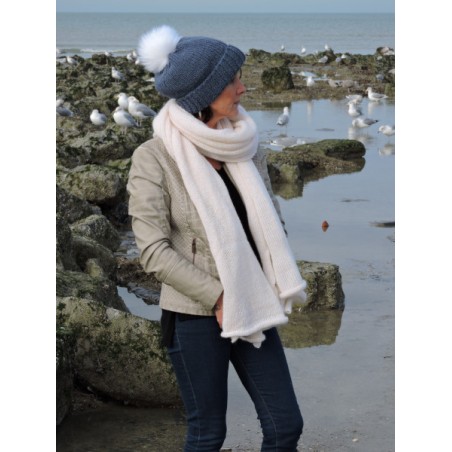 Large white woollen scarf