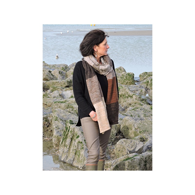 Large brown woollen scarf