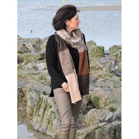 Large brown woollen scarf