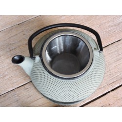 Khaki teapot in cast iron | Madame Framboise