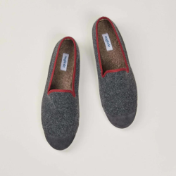 Men's furry slippers, grey and burgundy - Angarde