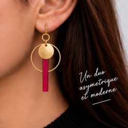 Boucles d'oreilles en laiton et résine - Fuchsia