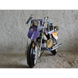 Moto en métal recyclé - Madame Framboise